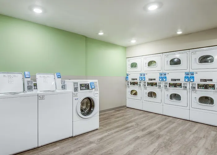 Woodspring Chicago Midway 3*